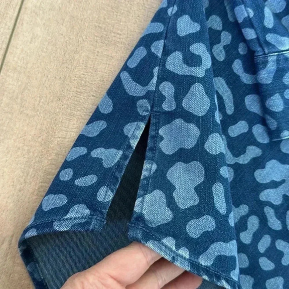 NEW G.I.L.I. Printed Denim Button Front Top Animal Print Spots Sz S - Picture 7 of 9